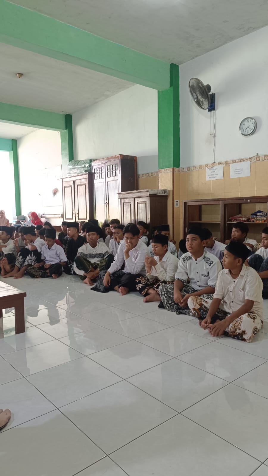 Kegiatan Istighosah Bersama Seluruh Anggota SMP Wahid Hasyim